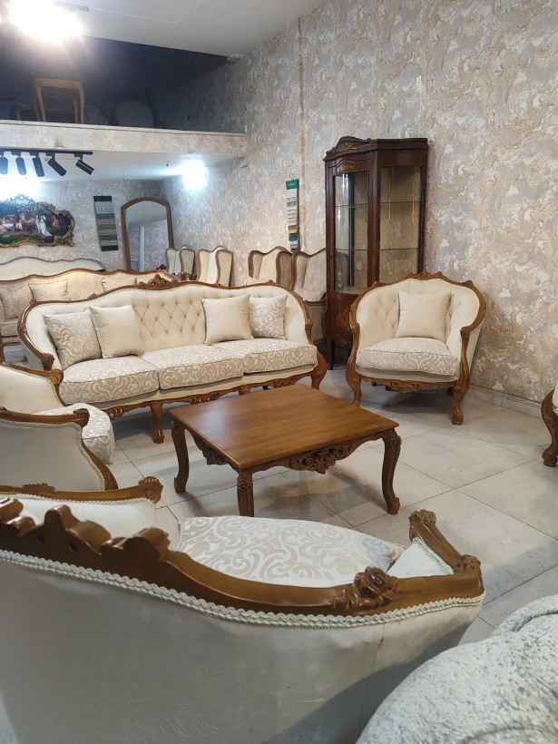 مبل کلاسیک زمرد با رنگ چوب گردویی