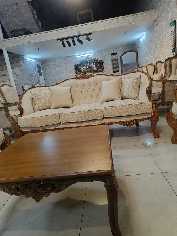 مبل کلاسیک زمرد با رنگ چوب گردویی