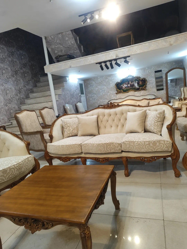 مبل کلاسیک زمرد با رنگ چوب گردویی