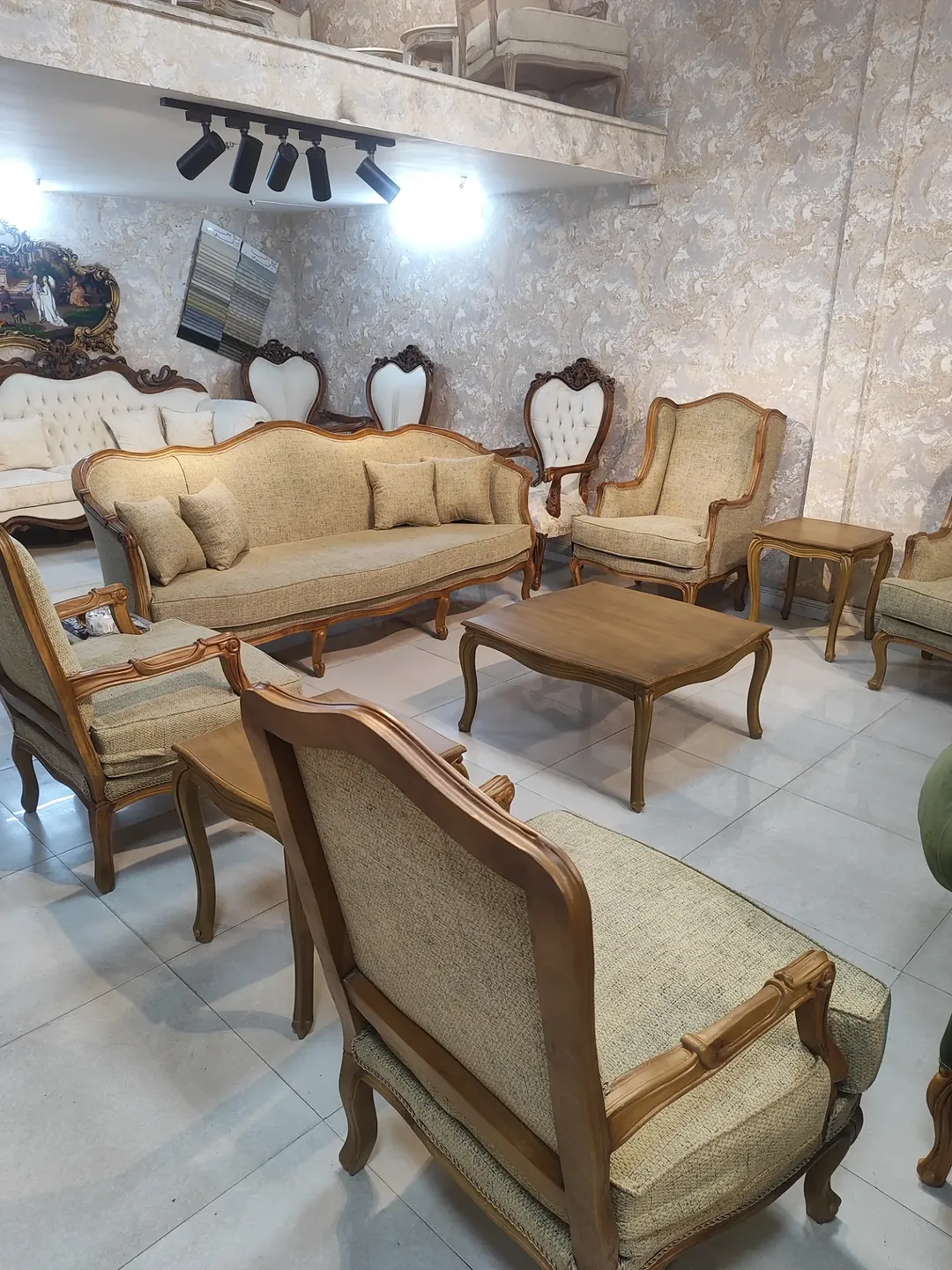 مبل نئوکلاسیک فرانسوی با رنگ چوب خود رنگ