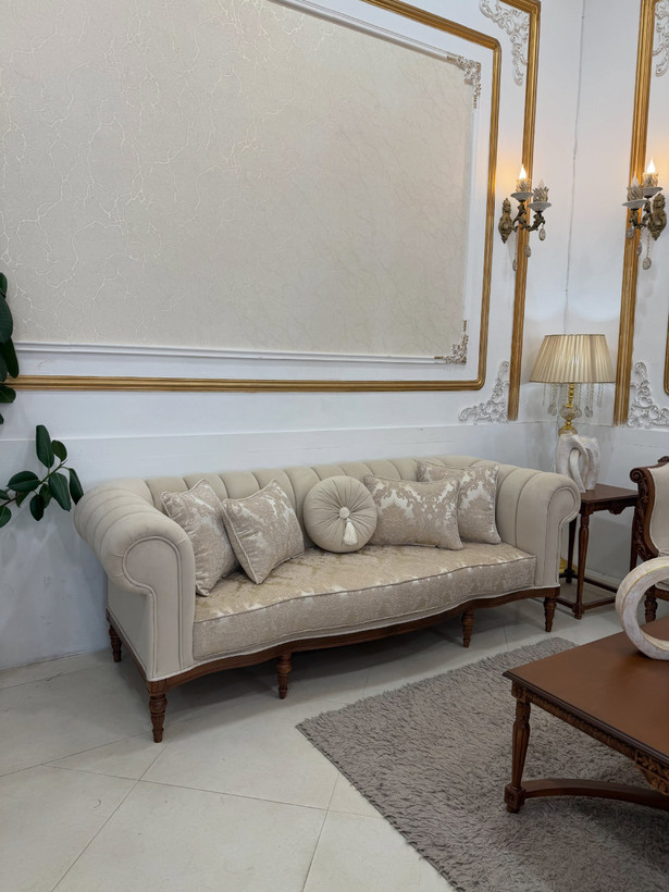 مبل کلاسیک کاجی با رنگ چوب تیره